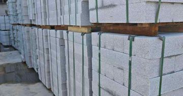 双鸭山芝麻白路牙石，路侧石