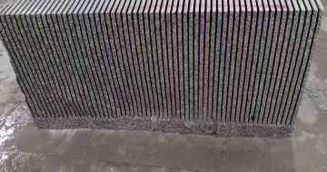 双鸭山芝麻白毛板荒料切割