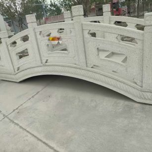 双鸭山芝麻白拱桥，石桥