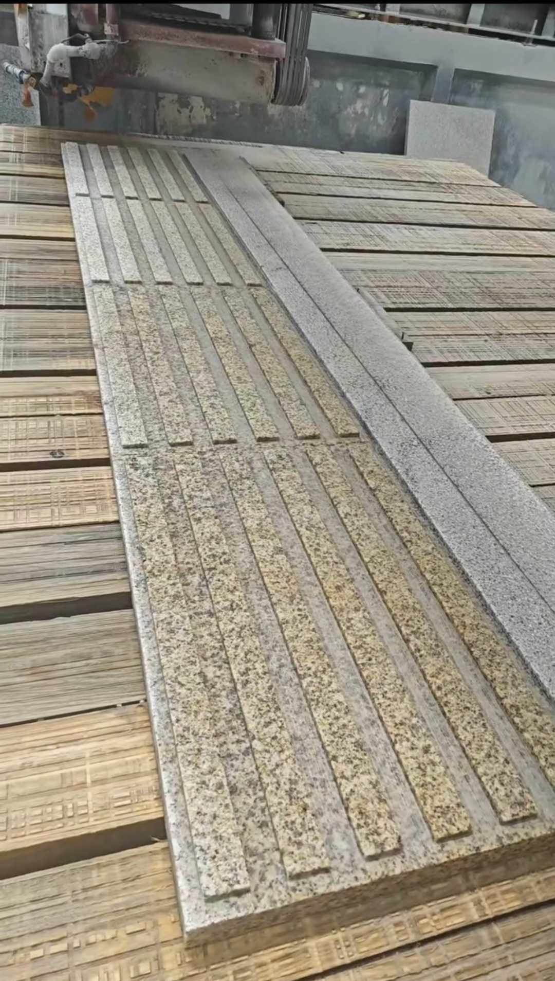 双鸭山黄金麻盲道石 盲条