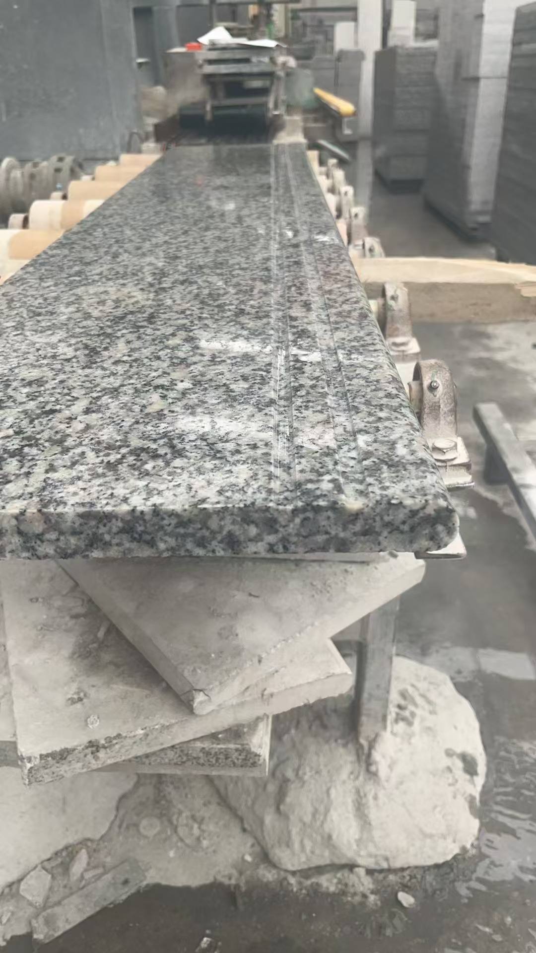 双鸭山芝麻白楼梯踏步 芙蓉白