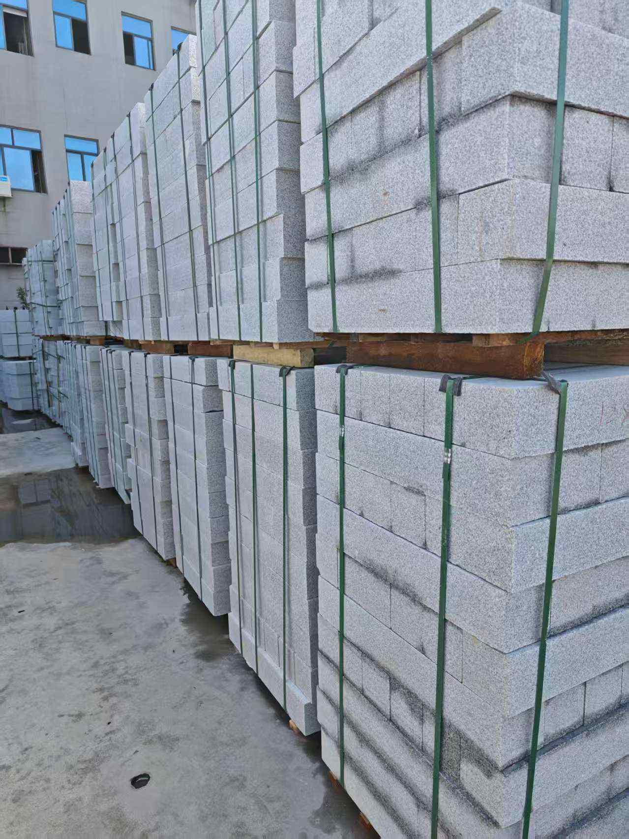 双鸭山芝麻白路牙石，路侧石