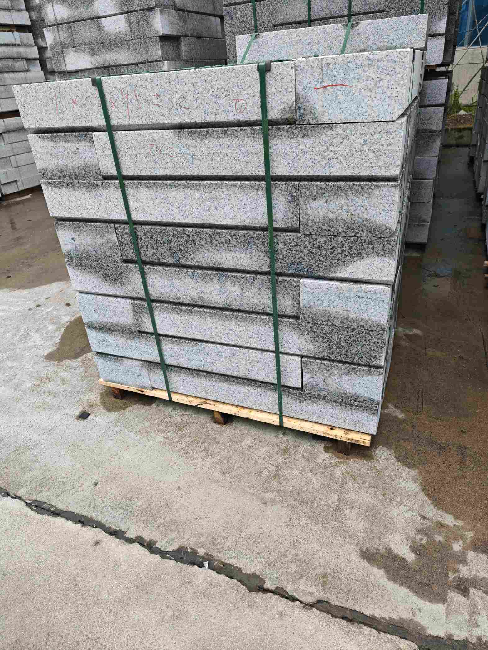 双鸭山芙蓉白路牙石，马路牙子